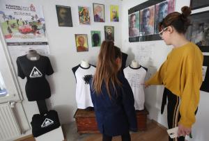 PRIREDITEV V GALERIJI MARTIN KRPAN 10 FOTO LJUBO VUKELIČ